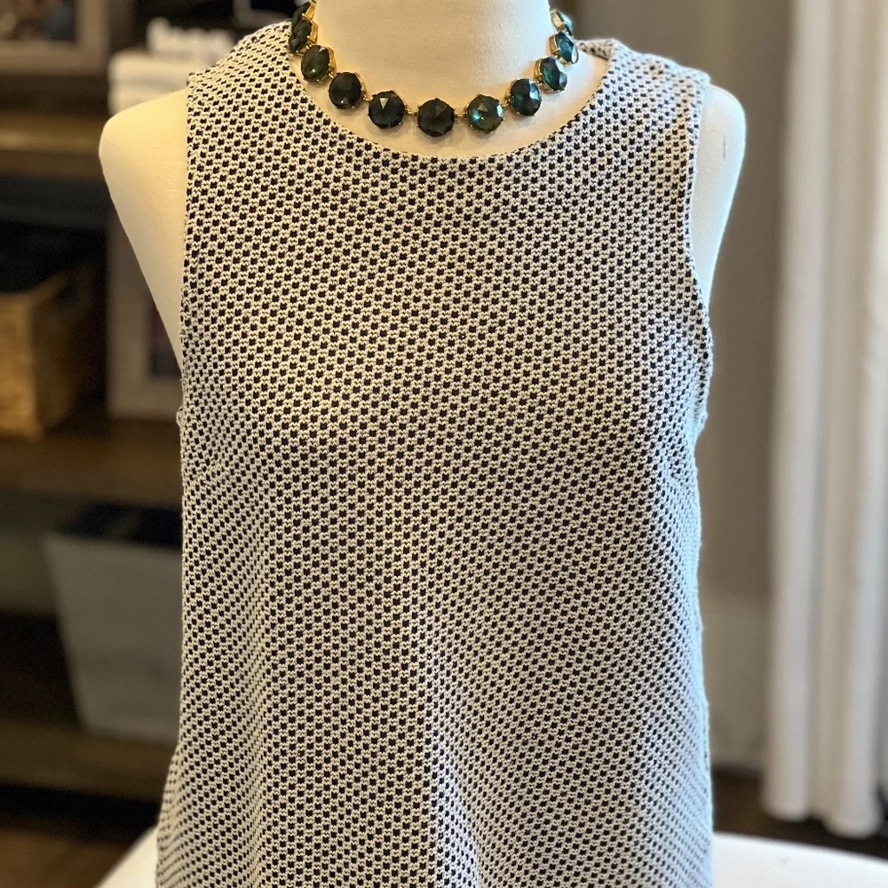 Refined Rib Shell Tank - Picture 3 of 3